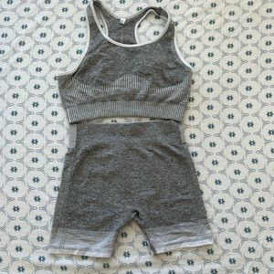 AMAZON SIZE LARGE WORKOUT SET